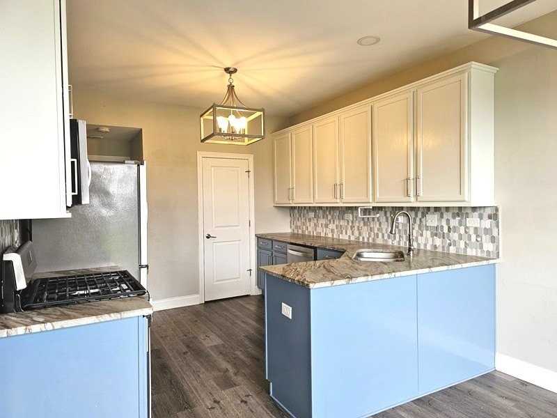 306 Parkside Dr - Photo 4 of 14