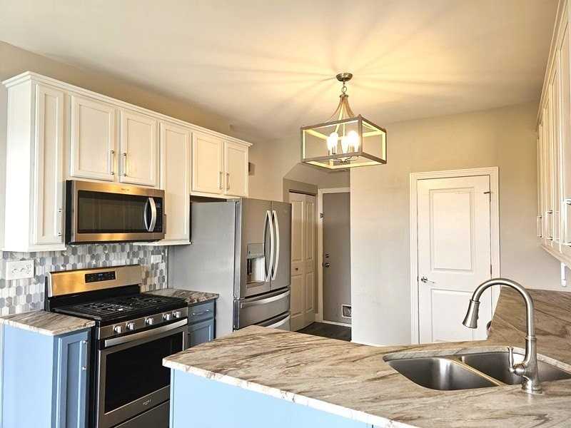 306 Parkside Dr - Photo 5 of 14