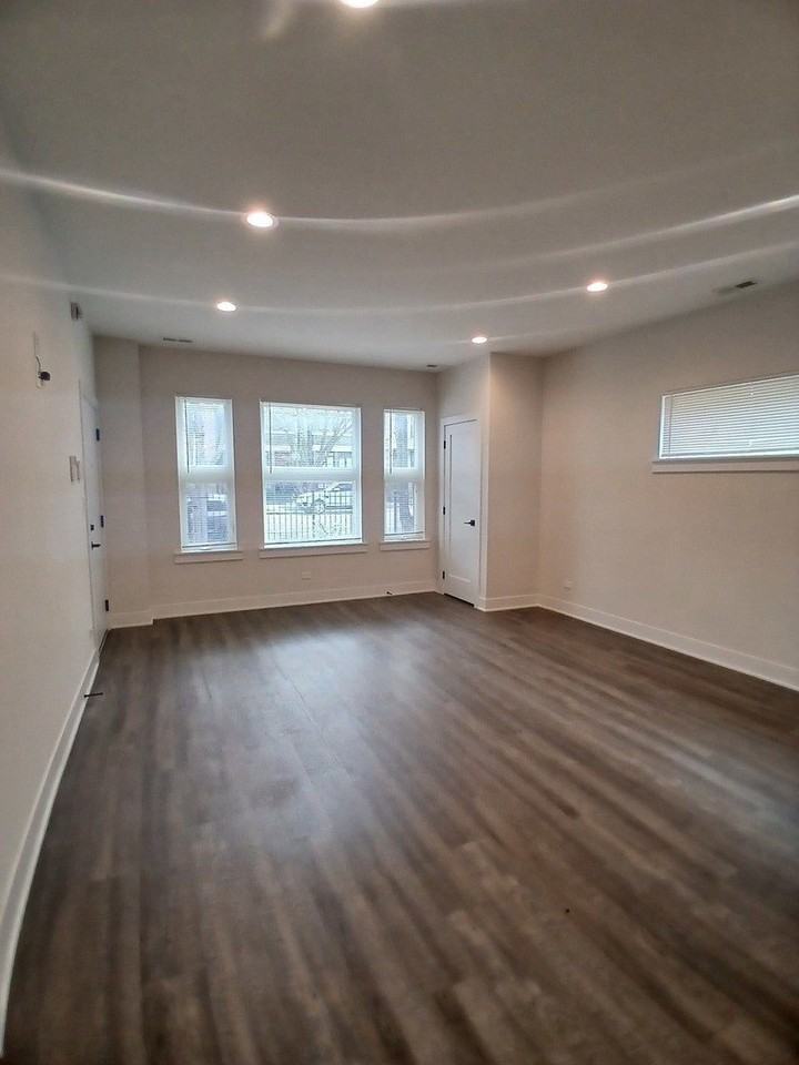 4608 S Indiana Ave #1 - Photo 3 of 24