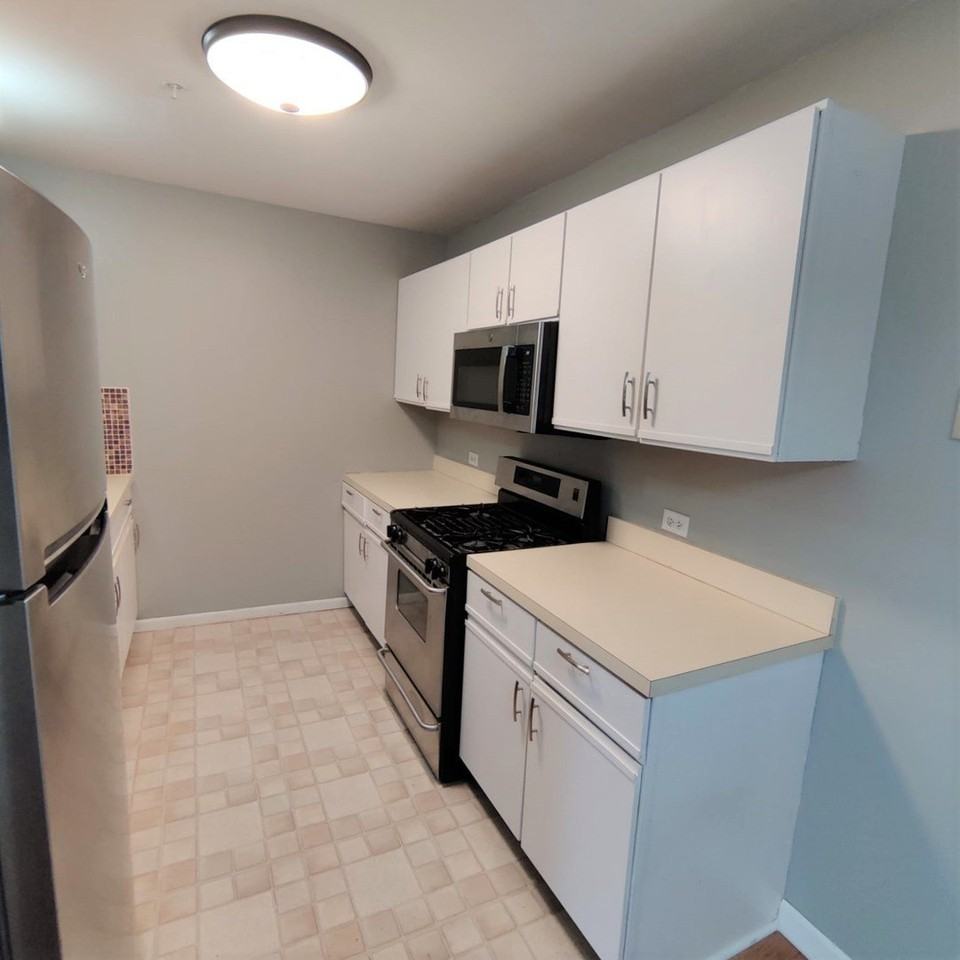 21W581 North Ave #36 - Photo 6 of 14