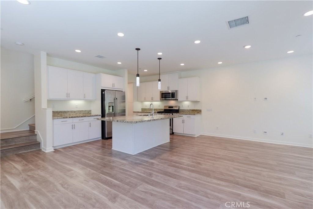 55 Jasmine - Photo 3 of 38