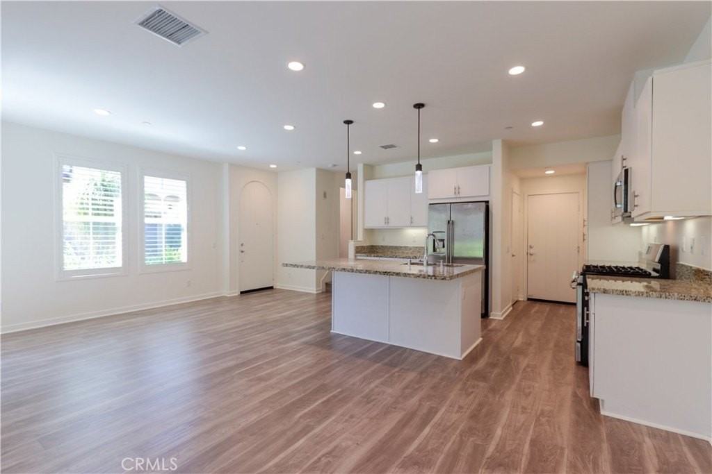 55 Jasmine - Photo 4 of 38