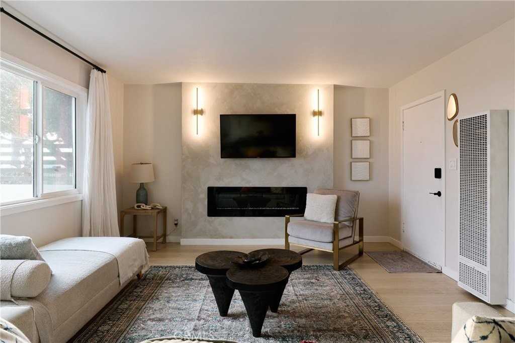 5267 E Ocean Blvd - Photo 5 of 15