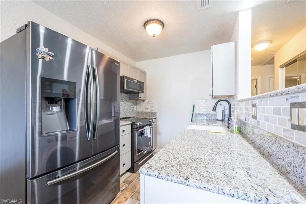 4625 Bayshore Dr #D16 - Photo 4 of 18