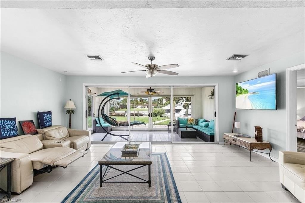 1589 Osprey Ave - Photo 3 of 15