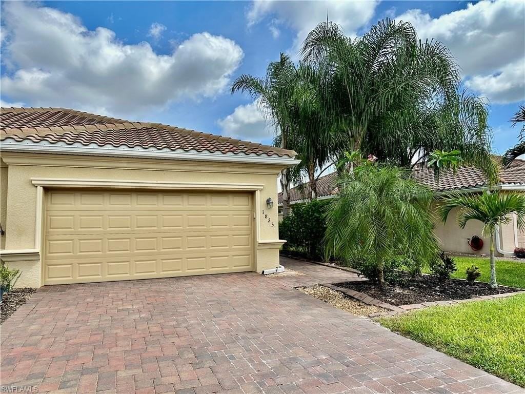 1823 Alameda Dr - Photo 2 of 43