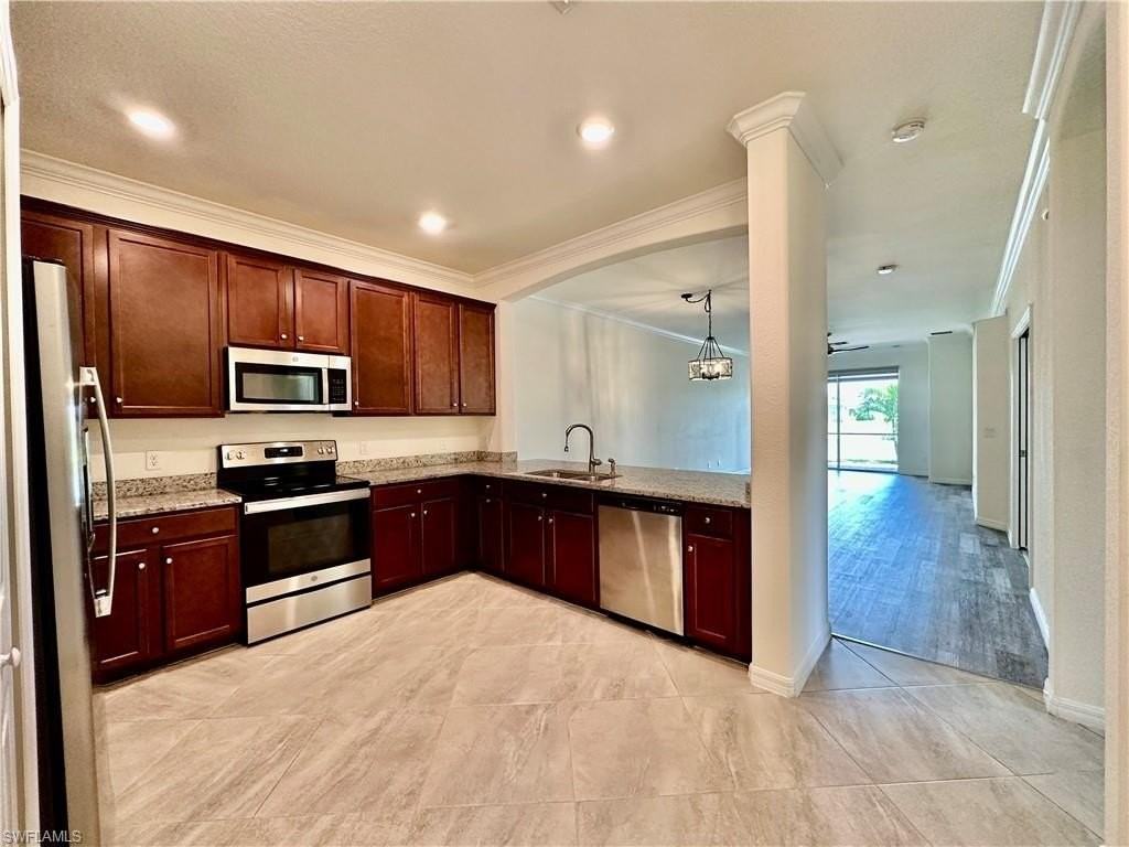 1823 Alameda Dr - Photo 3 of 43