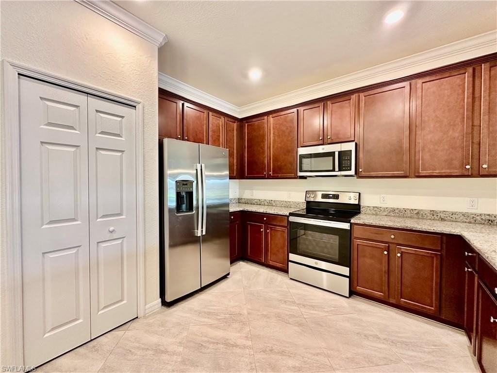 1823 Alameda Dr - Photo 6 of 43