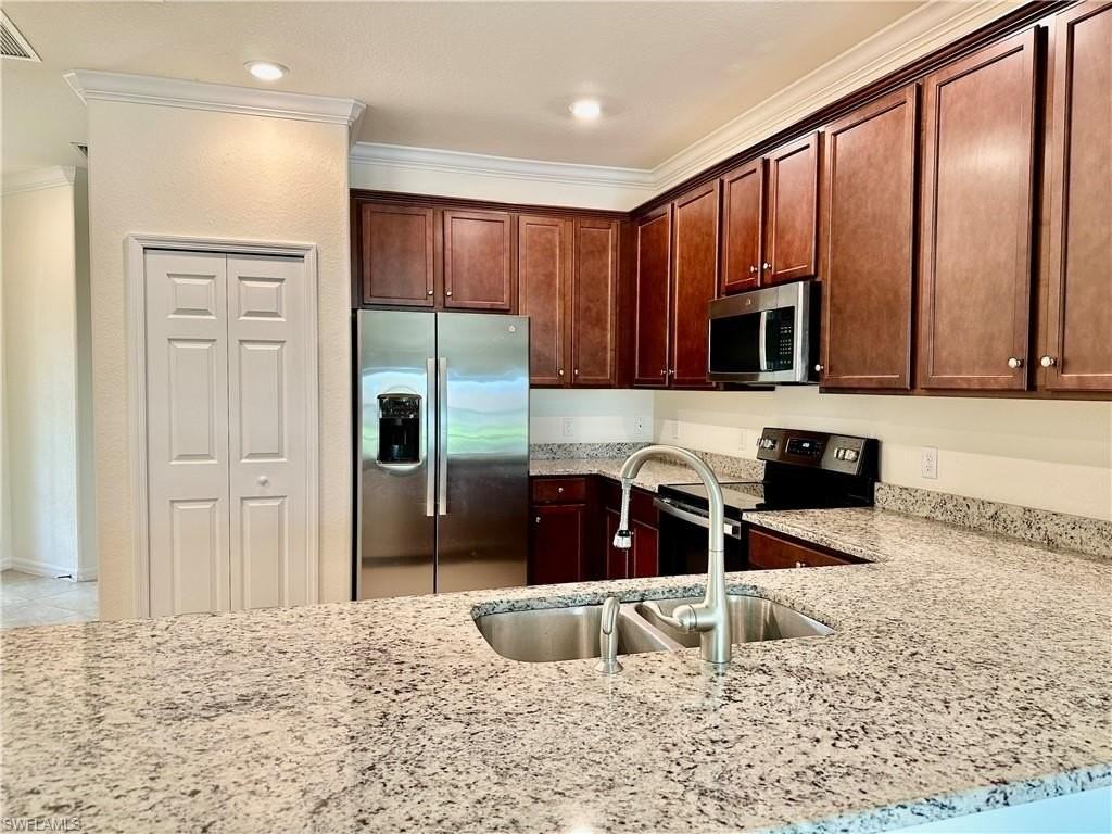 1823 Alameda Dr - Photo 7 of 43