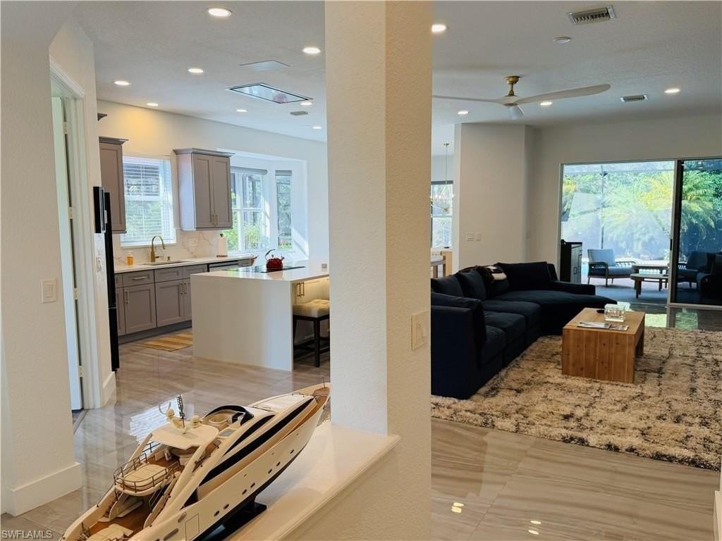 6072 Highwood Park Ct - Photo 4 of 42