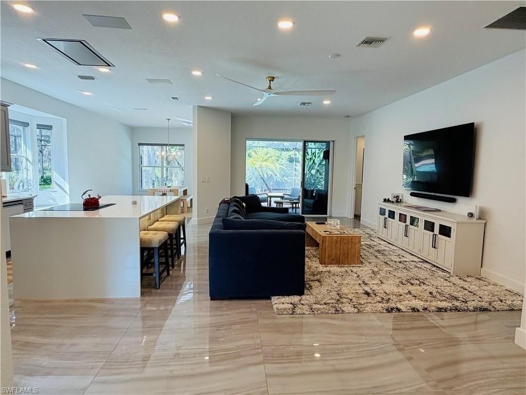 6072 Highwood Park Ct - Photo 5 of 42