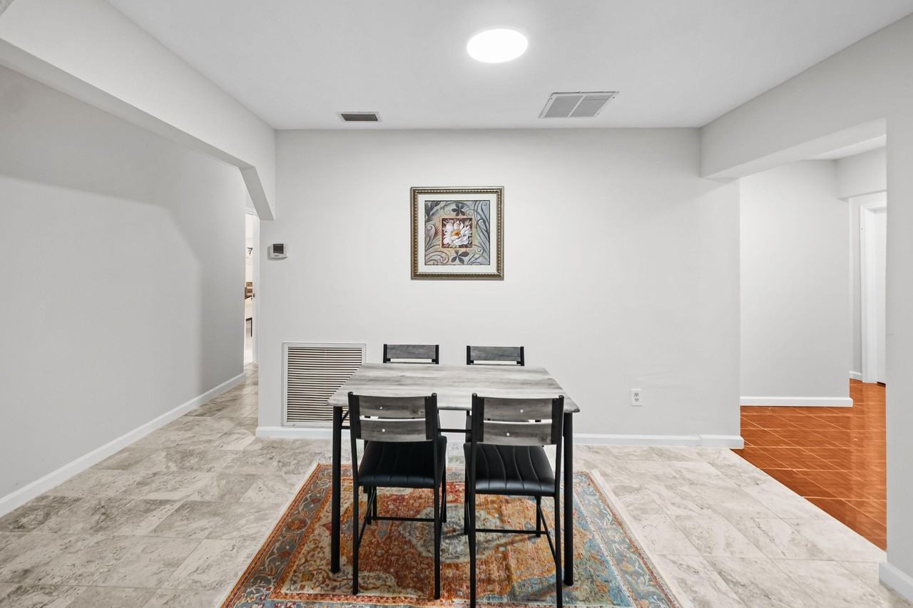 Rebecca Dr - Photo 4 of 39