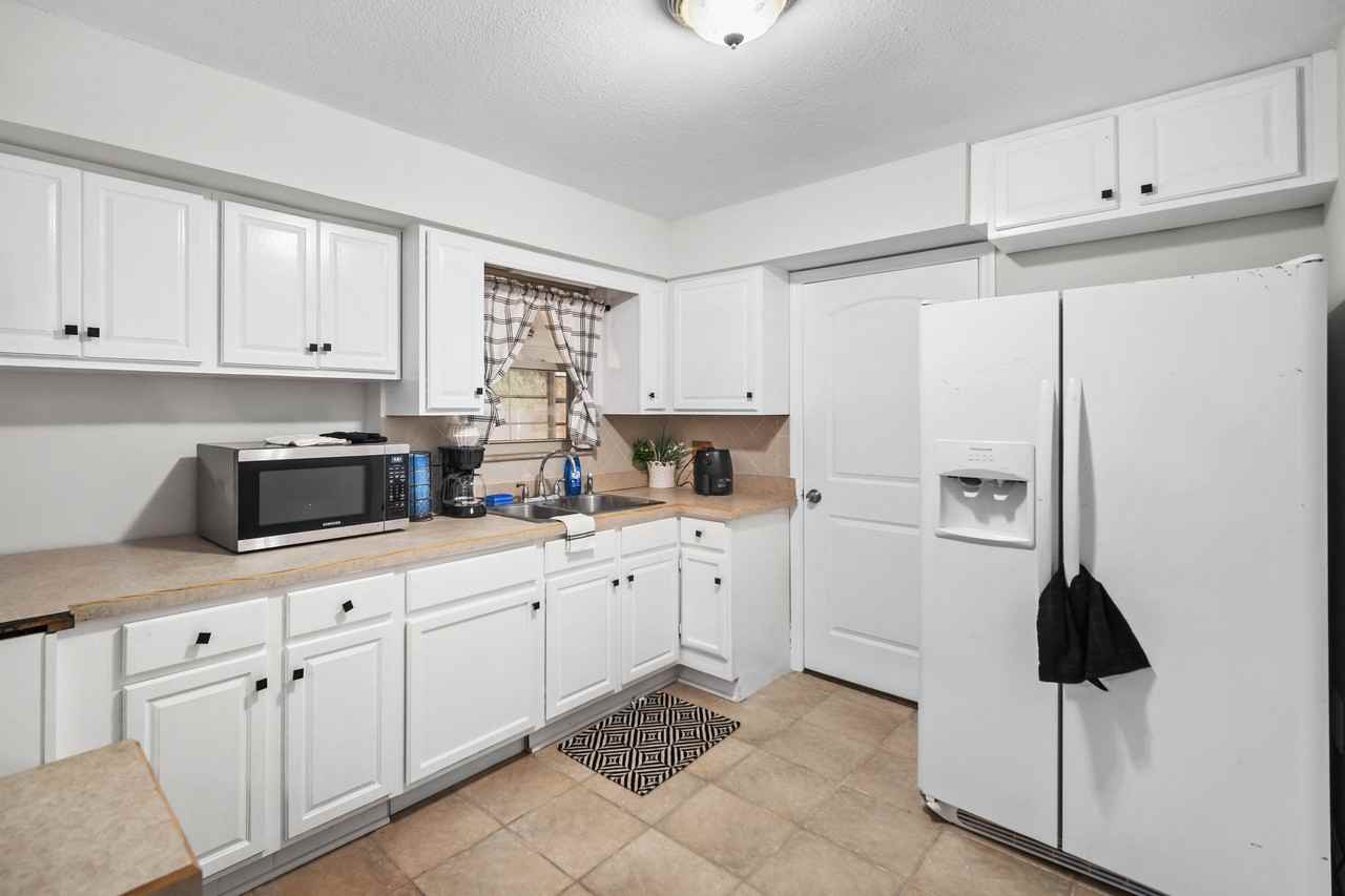 Rebecca Dr - Photo 5 of 39