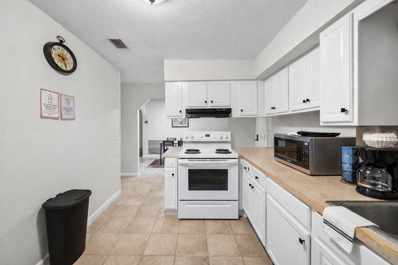 Rebecca Dr - Photo 6 of 39