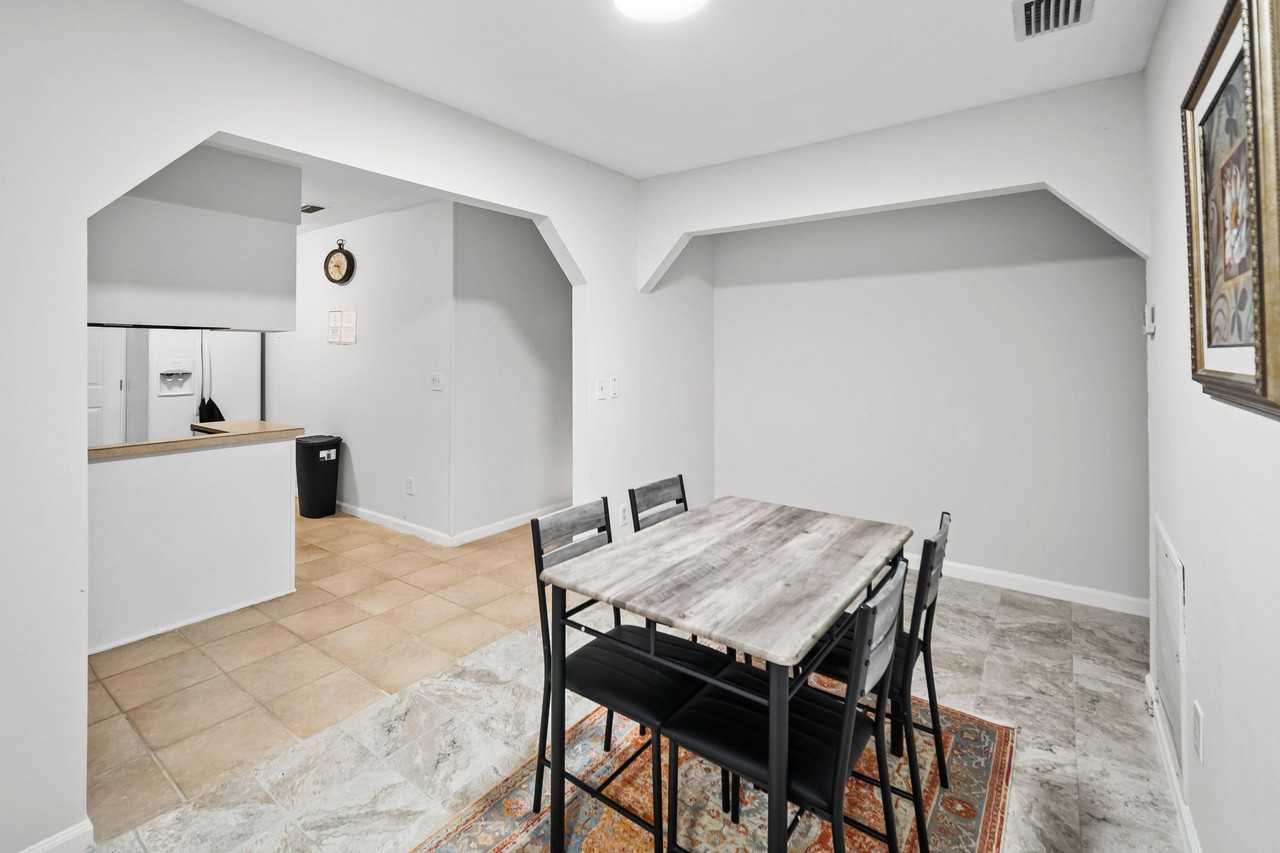 Rebecca Dr - Photo 7 of 39