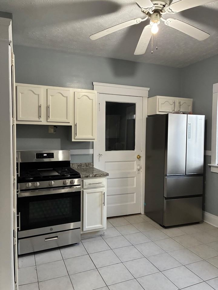 Kempton Ave - Photo 4 of 8