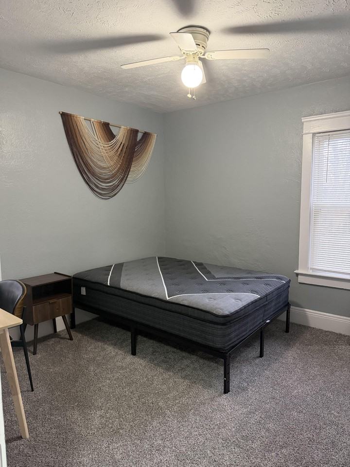 Kempton Ave - Photo 6 of 8