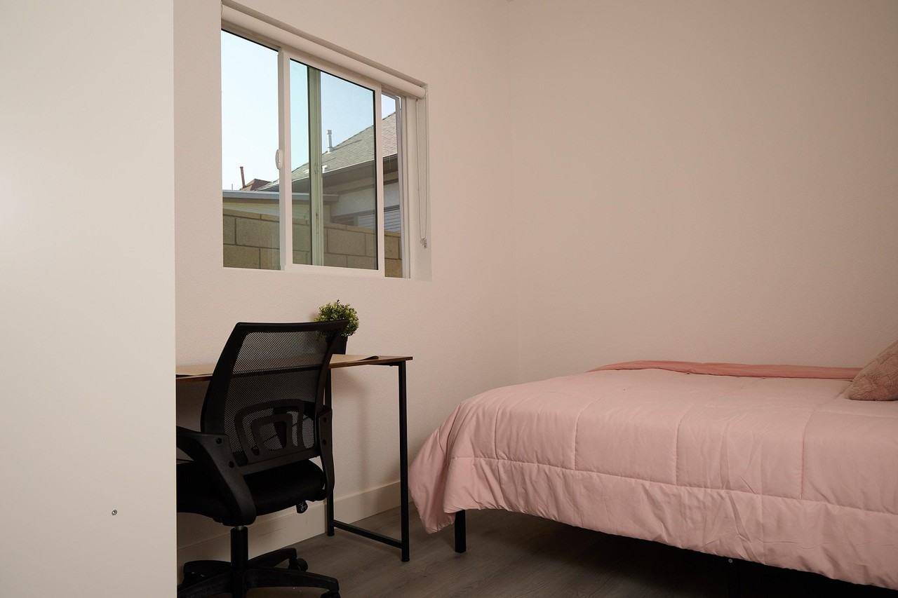 W 21st St - Photo 4 of 13