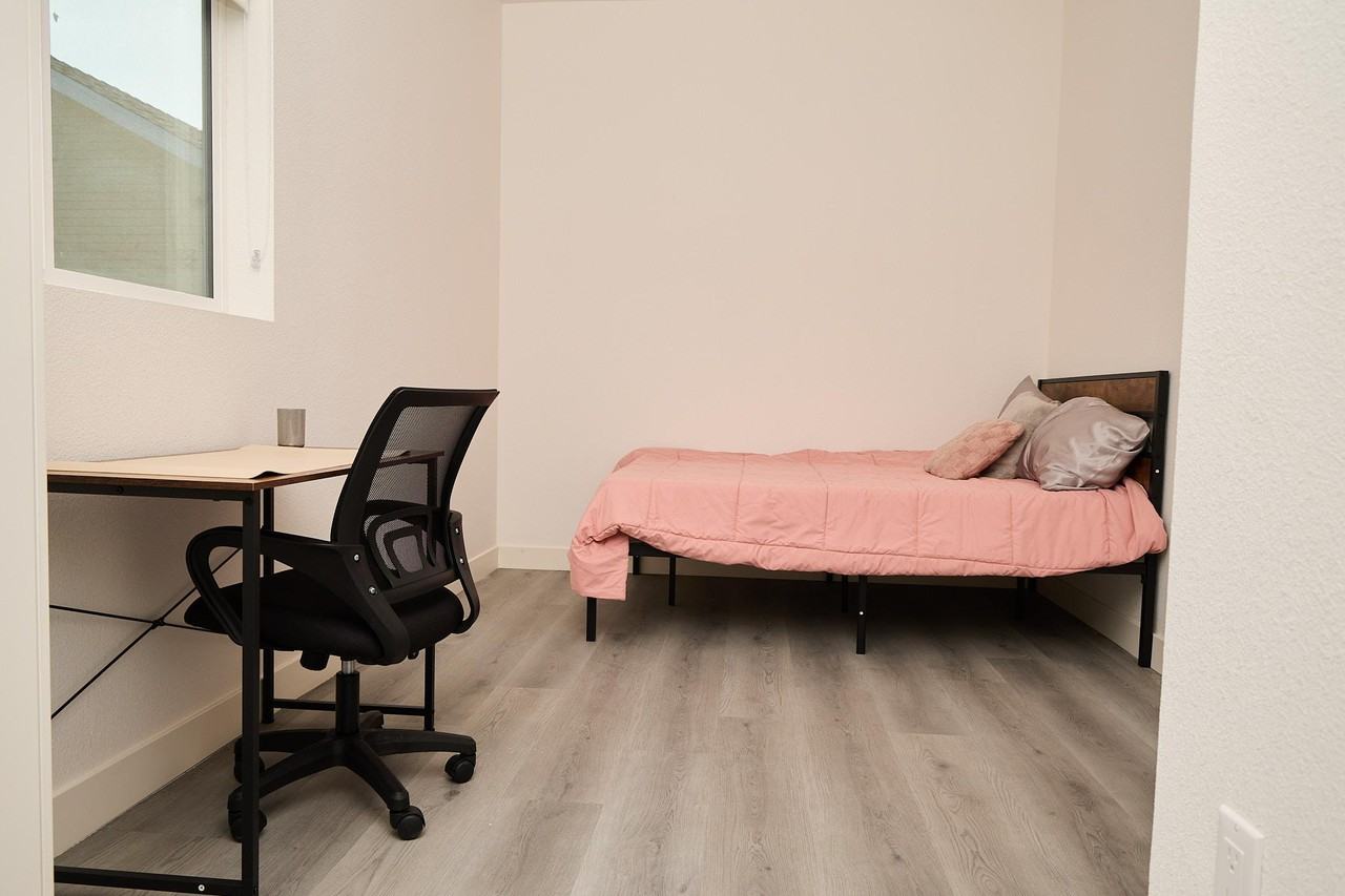 W 21st St - Photo 5 of 13