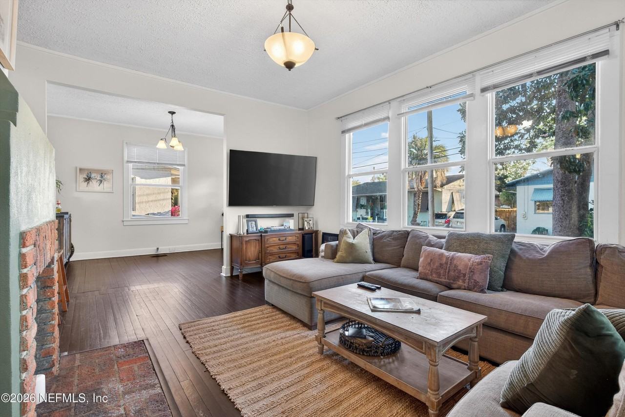 1903 Dewey Pl - Photo 7 of 35