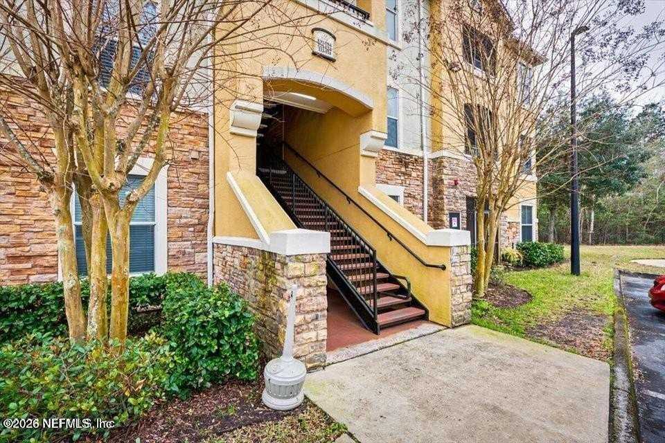 8539 Gate Pkwy W #121