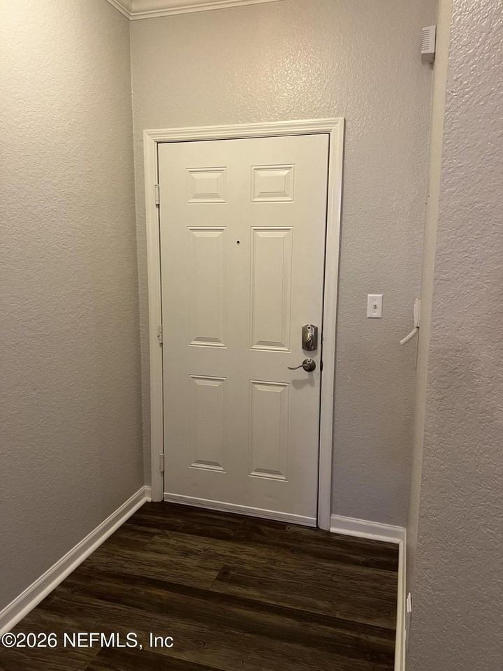 8539 Gate Pkwy W #121 - Photo 4 of 40