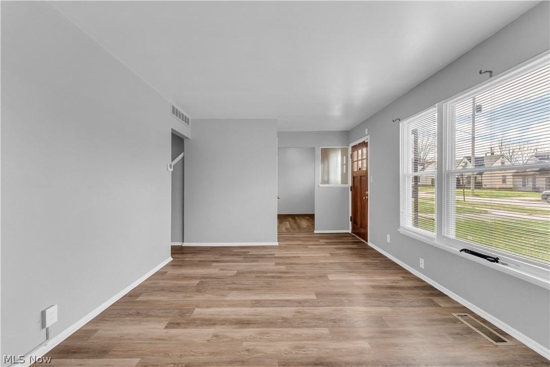 17401 Wayne Dr - Photo 5 of 24