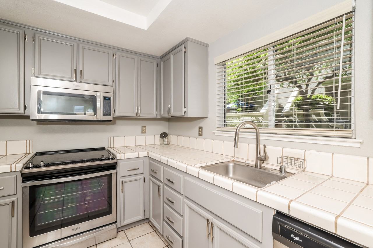 43 Crystal Gate Ct #43 - Photo 6 of 17