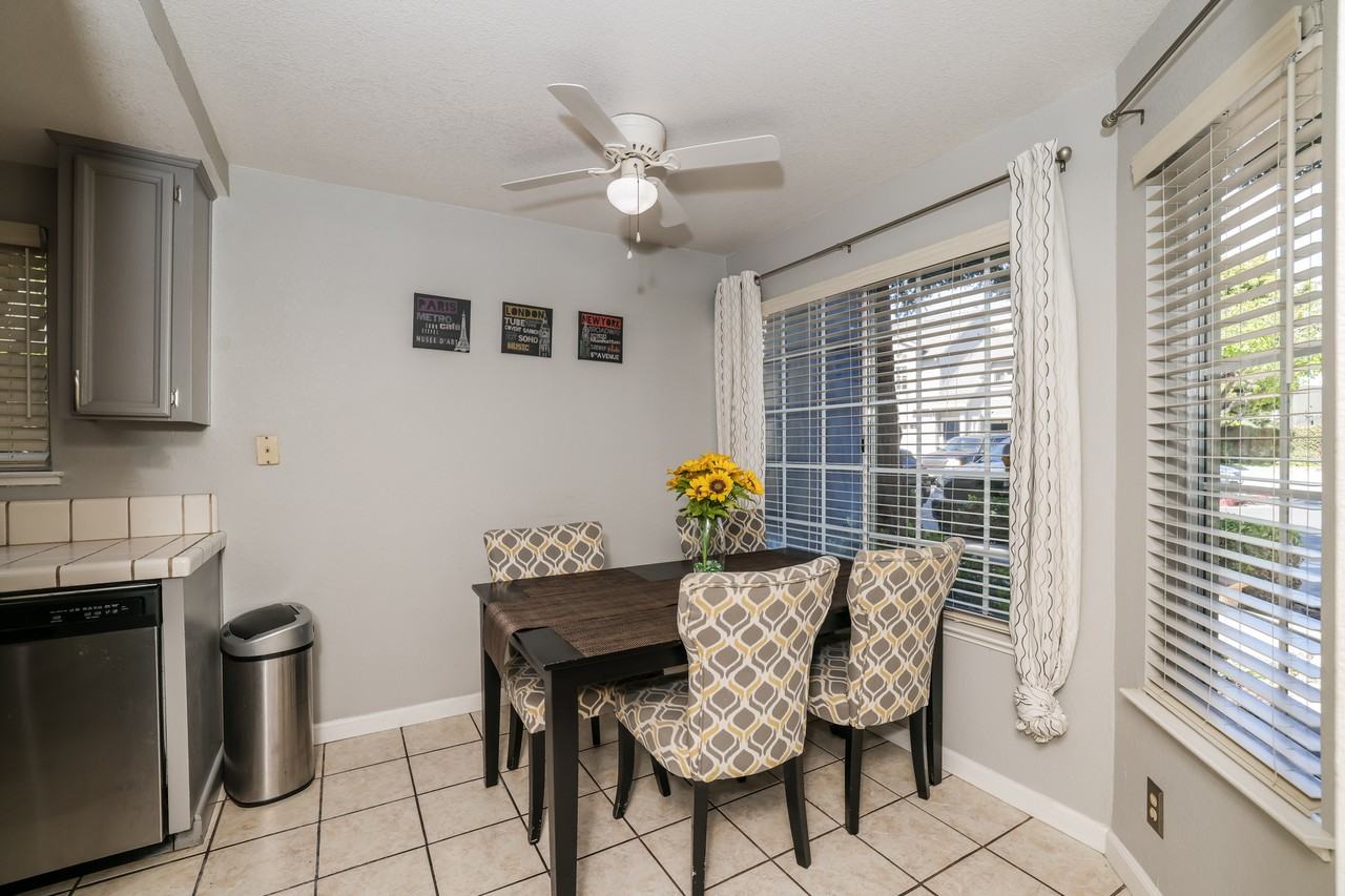 43 Crystal Gate Ct #43 - Photo 7 of 17