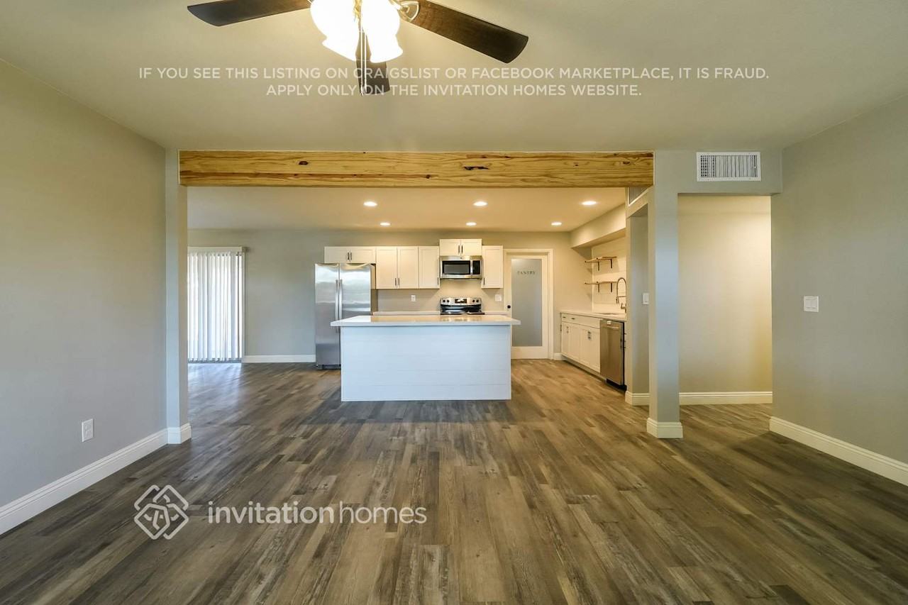 3136 W Cactus Rd - Photo 3 of 15