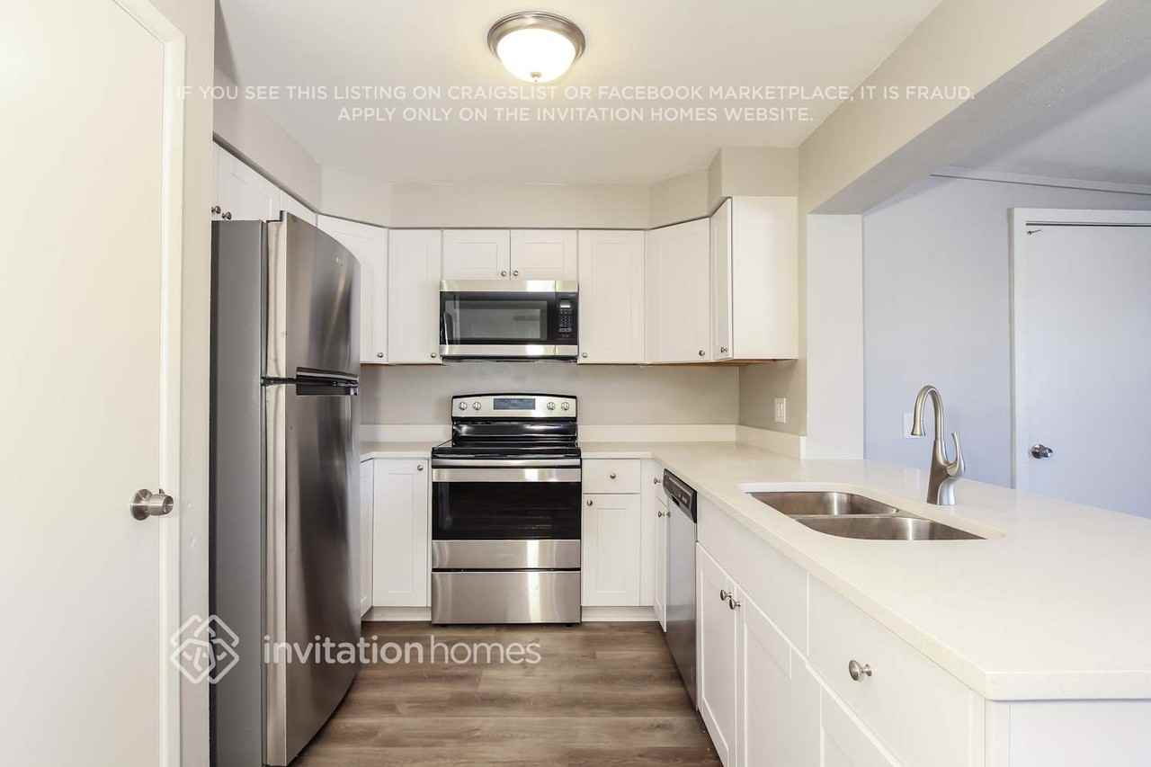 5636 W Hatcher Rd - Photo 3 of 12