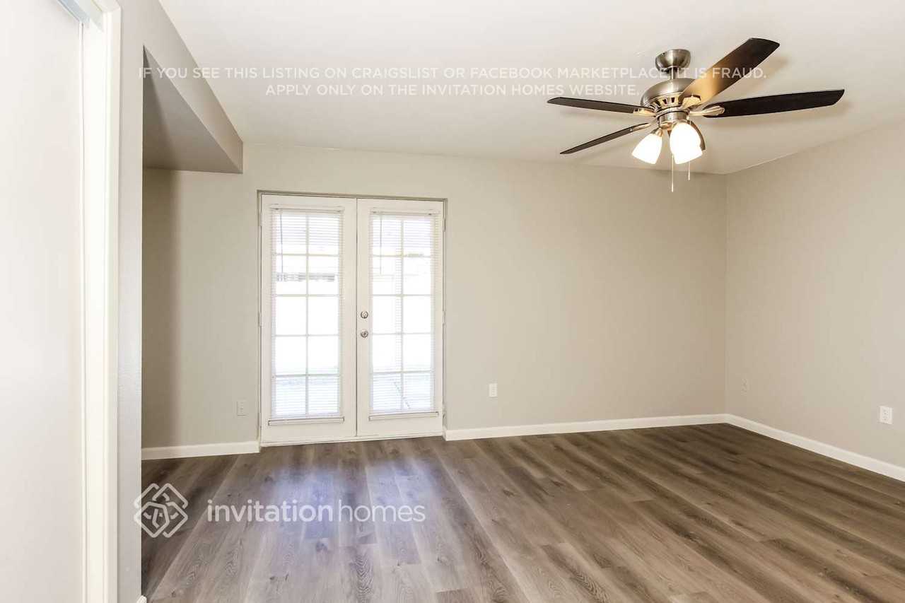 5636 W Hatcher Rd - Photo 4 of 12