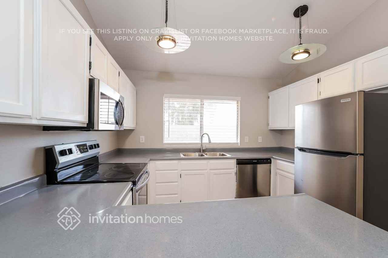 907 W Ross Ave - Photo 6 of 15