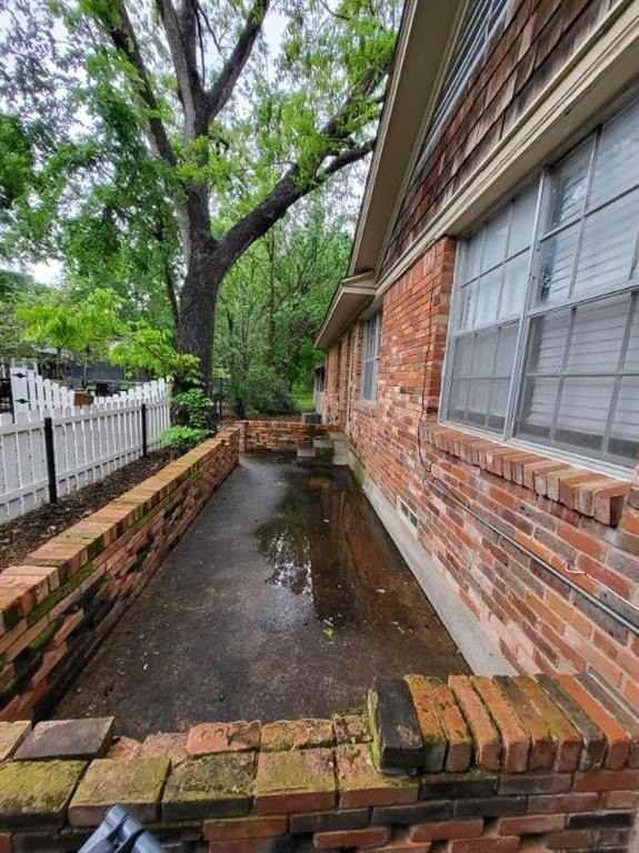 1006 W Lamar St - Photo 3 of 14