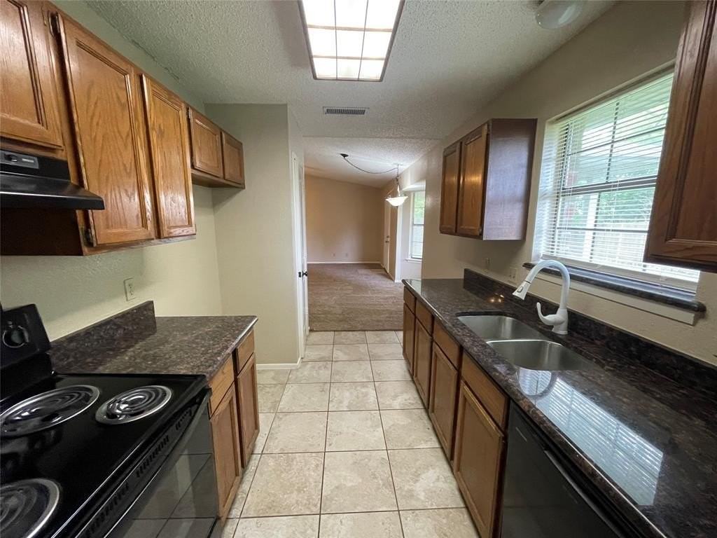 821 Loganwood Dr - Photo 2 of 14