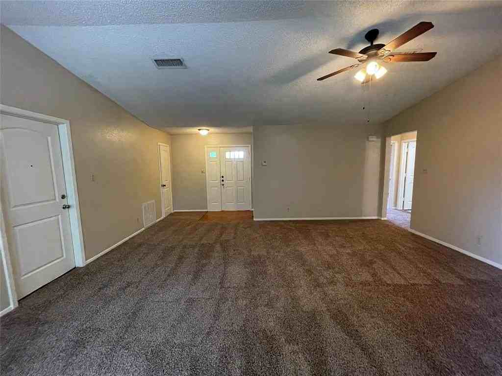 821 Loganwood Dr - Photo 5 of 14