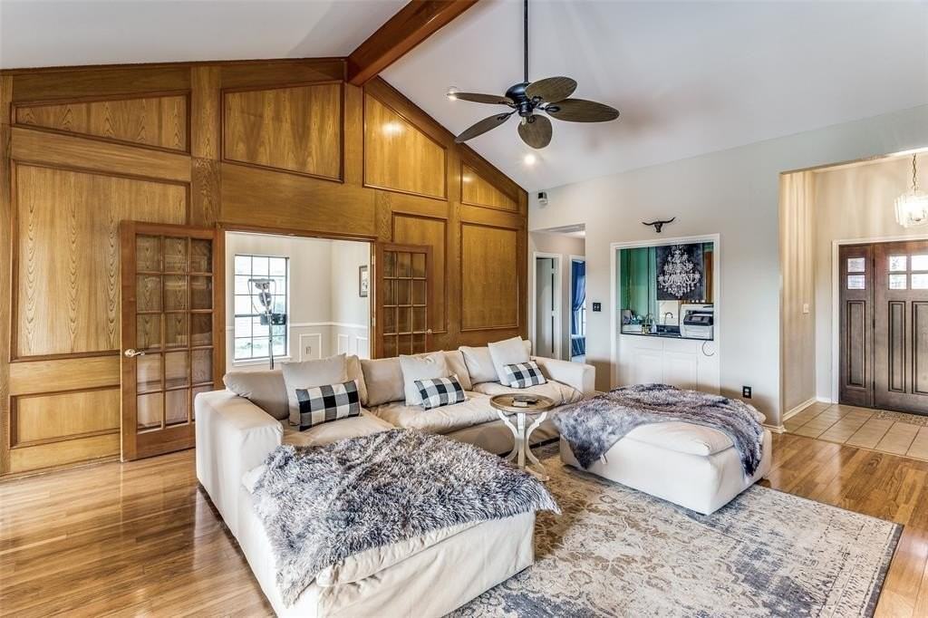 329 Sexton Ln - Photo 3 of 25