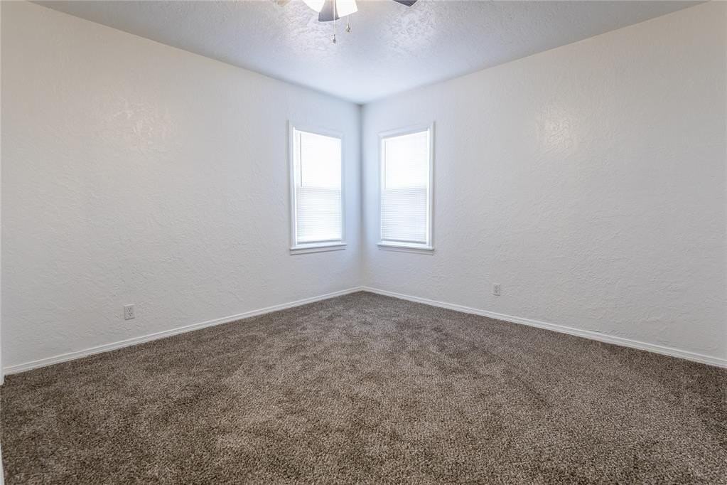 324 S Lester St - Photo 5 of 11