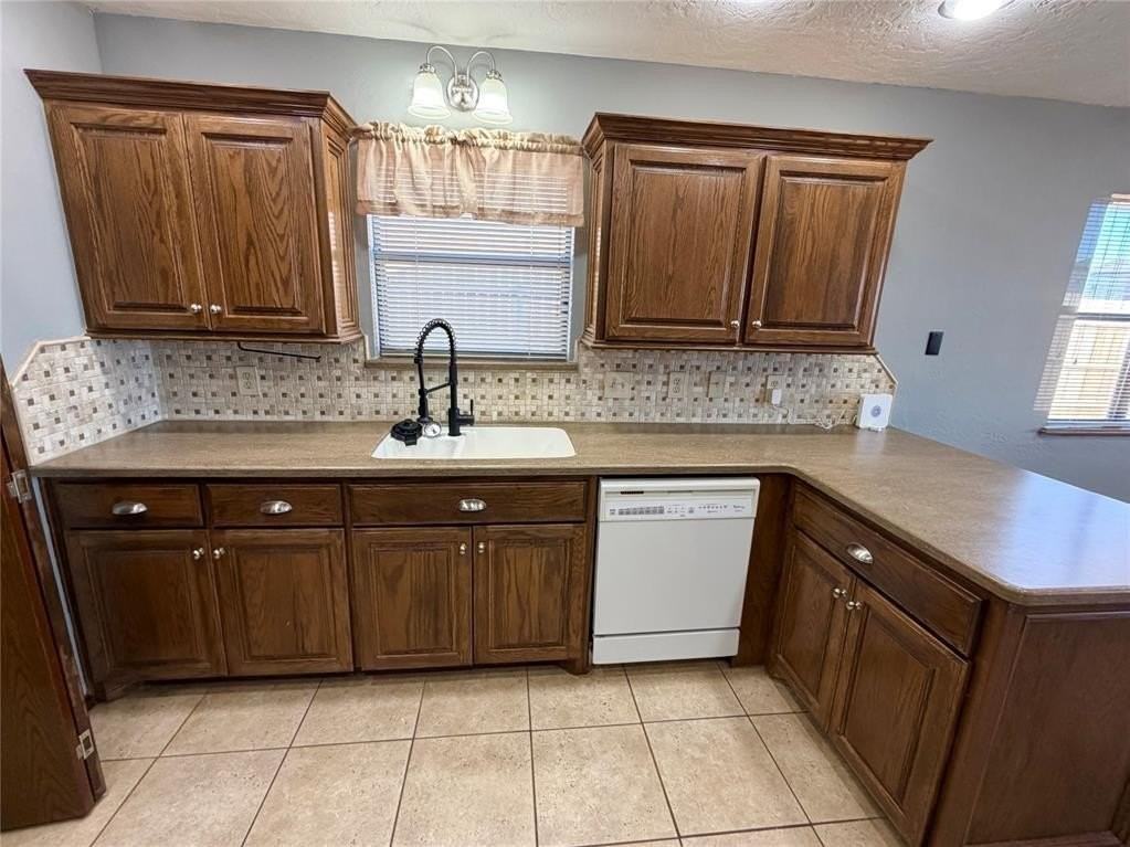 33 Peterson Dr - Photo 3 of 16