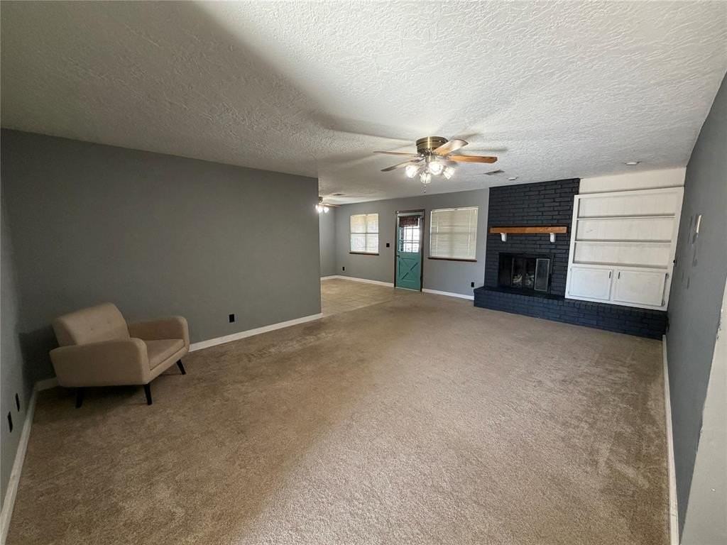 33 Peterson Dr - Photo 4 of 16