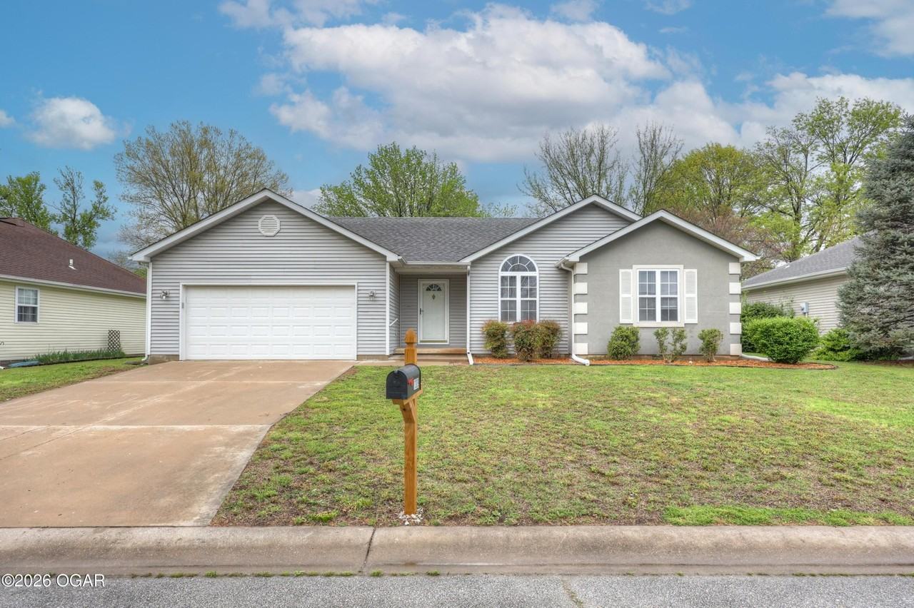 1309 Skyline Dr - Photo 2 of 38