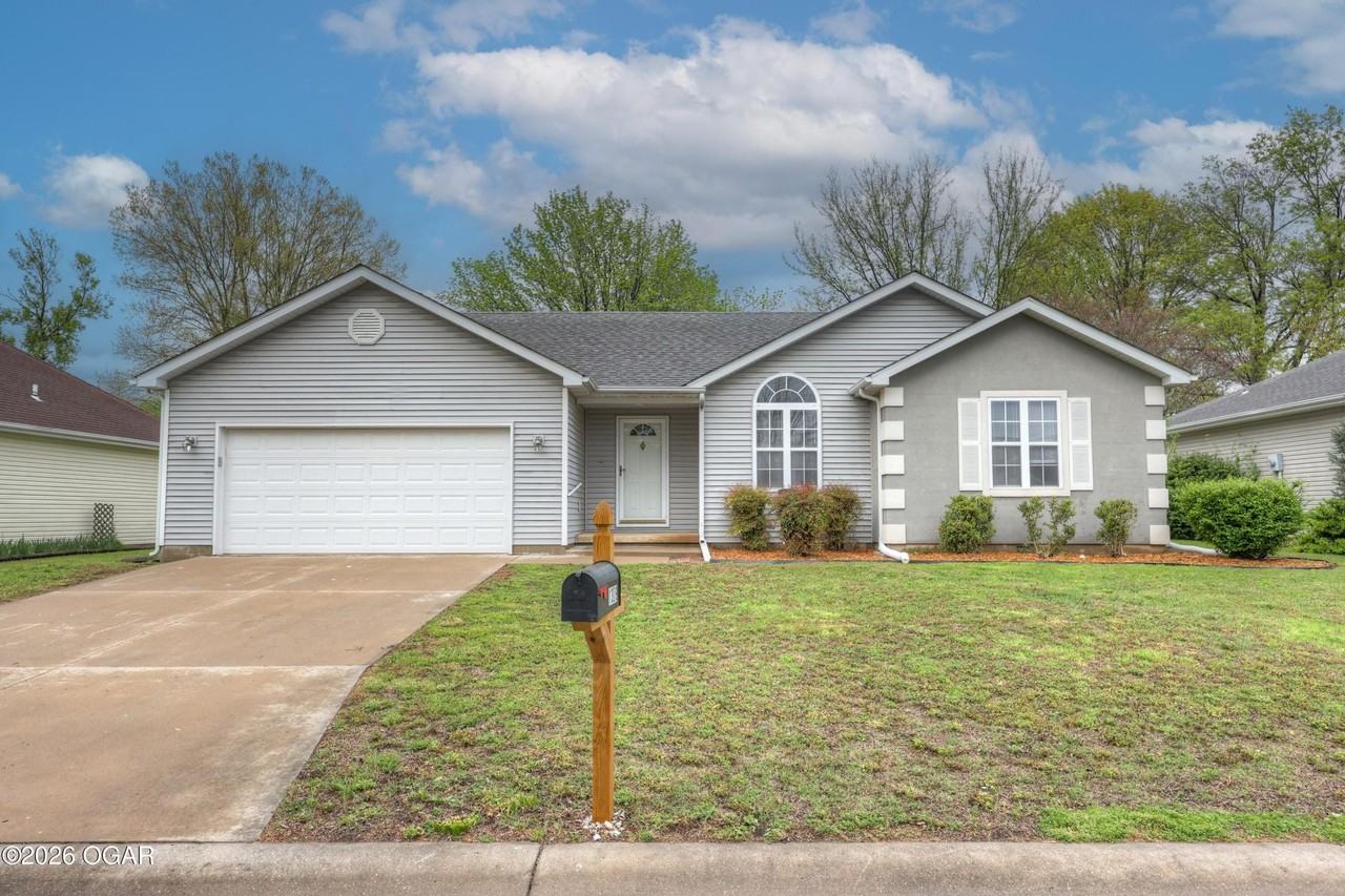 1309 Skyline Dr - Photo 3 of 38