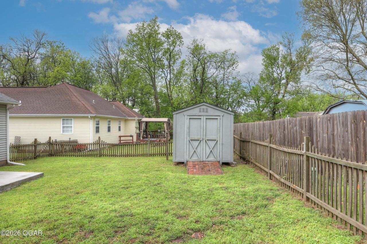 1309 Skyline Dr - Photo 4 of 38