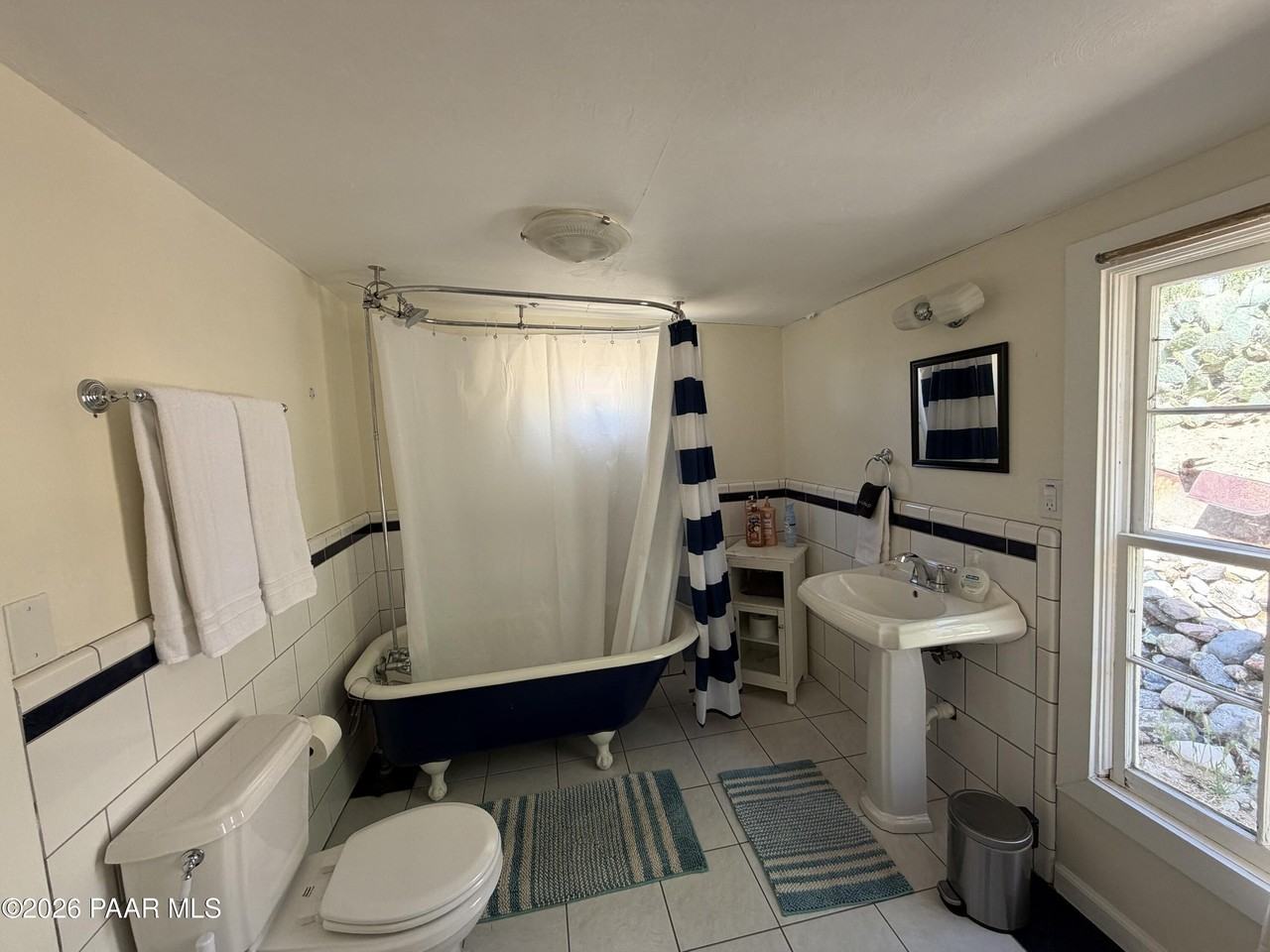 411 S Cortez St - Photo 5 of 11