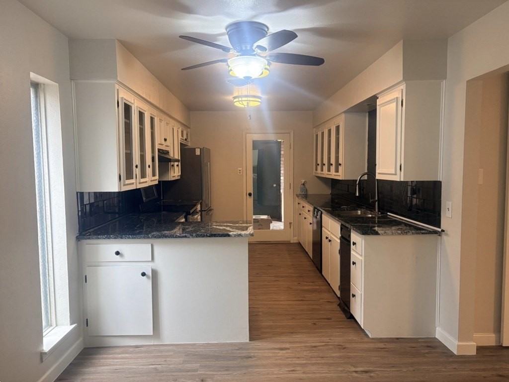 1413 Ventura Ave - Photo 6 of 26