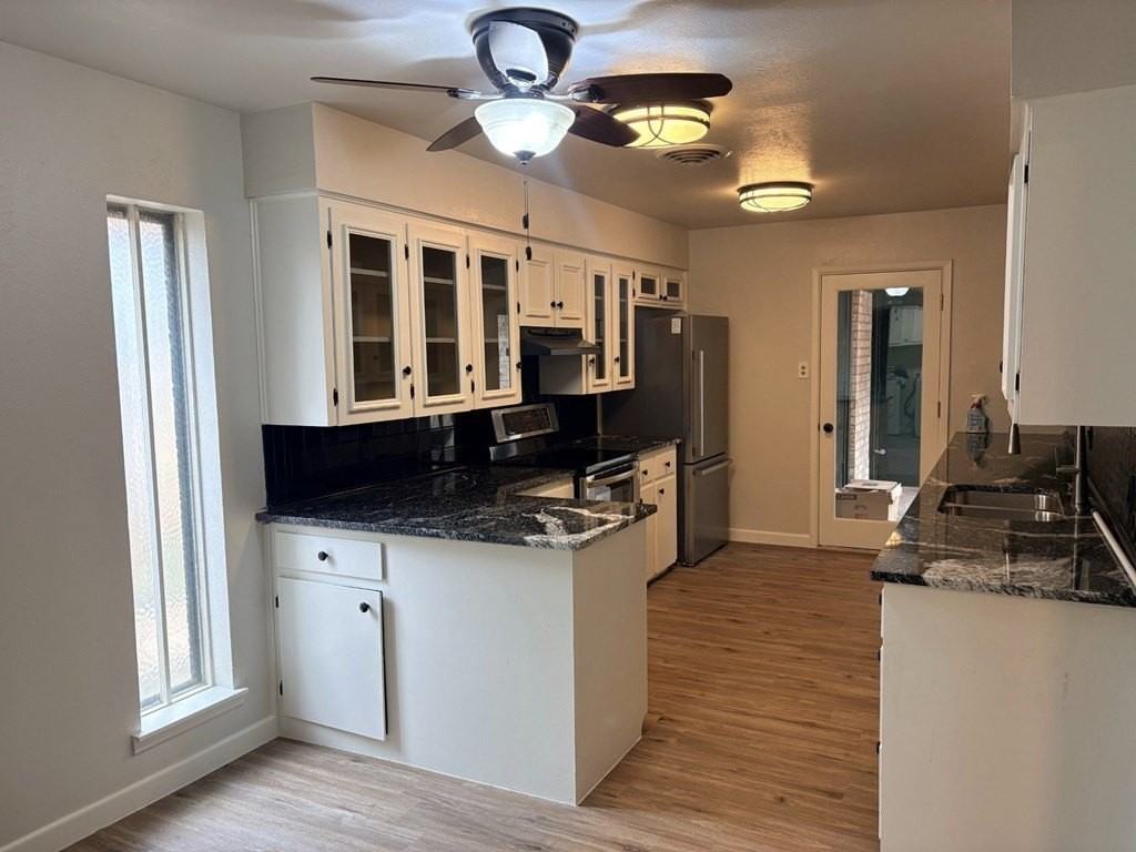 1413 Ventura Ave - Photo 7 of 26