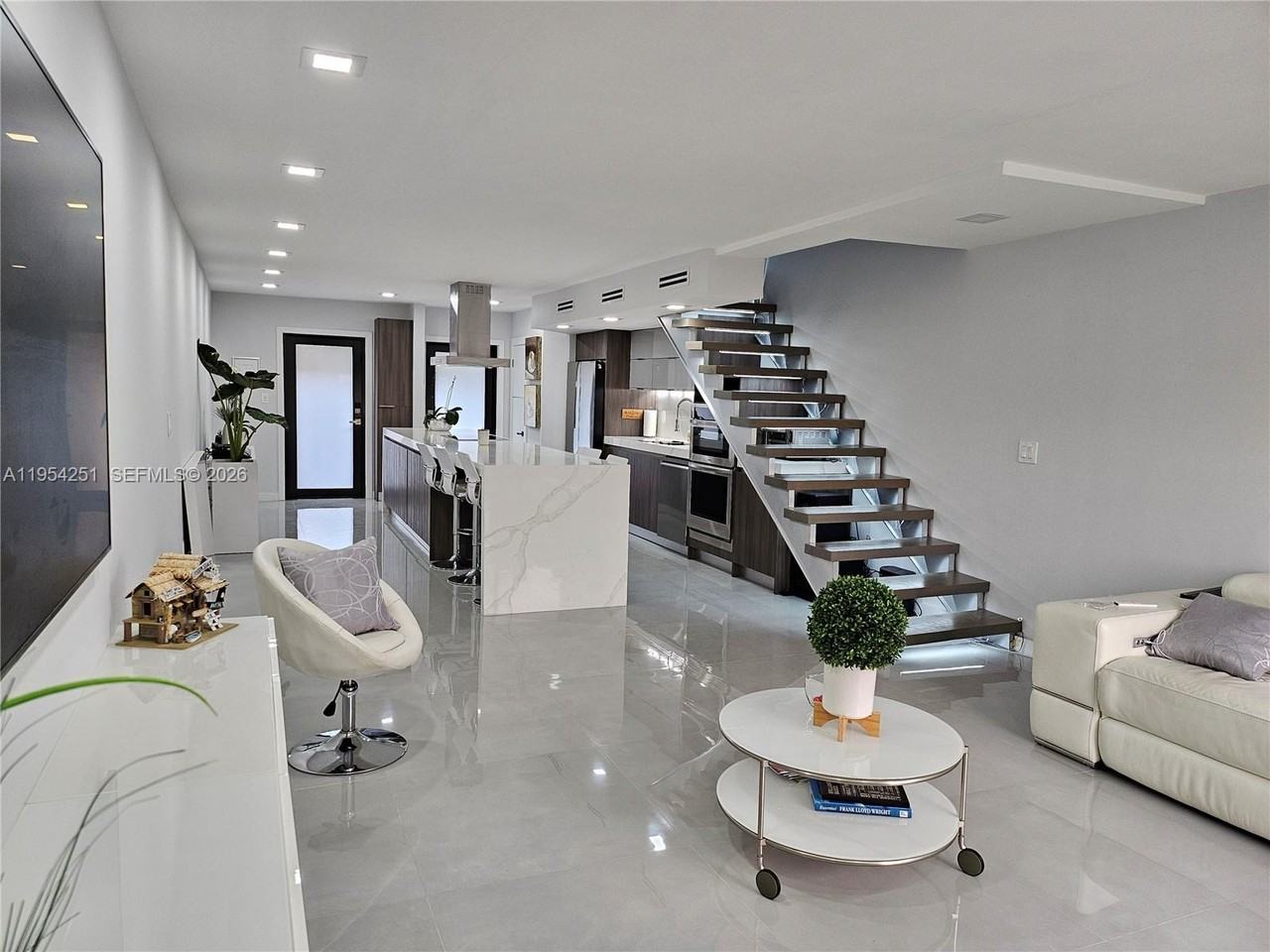 6901 Edgewater Dr #O