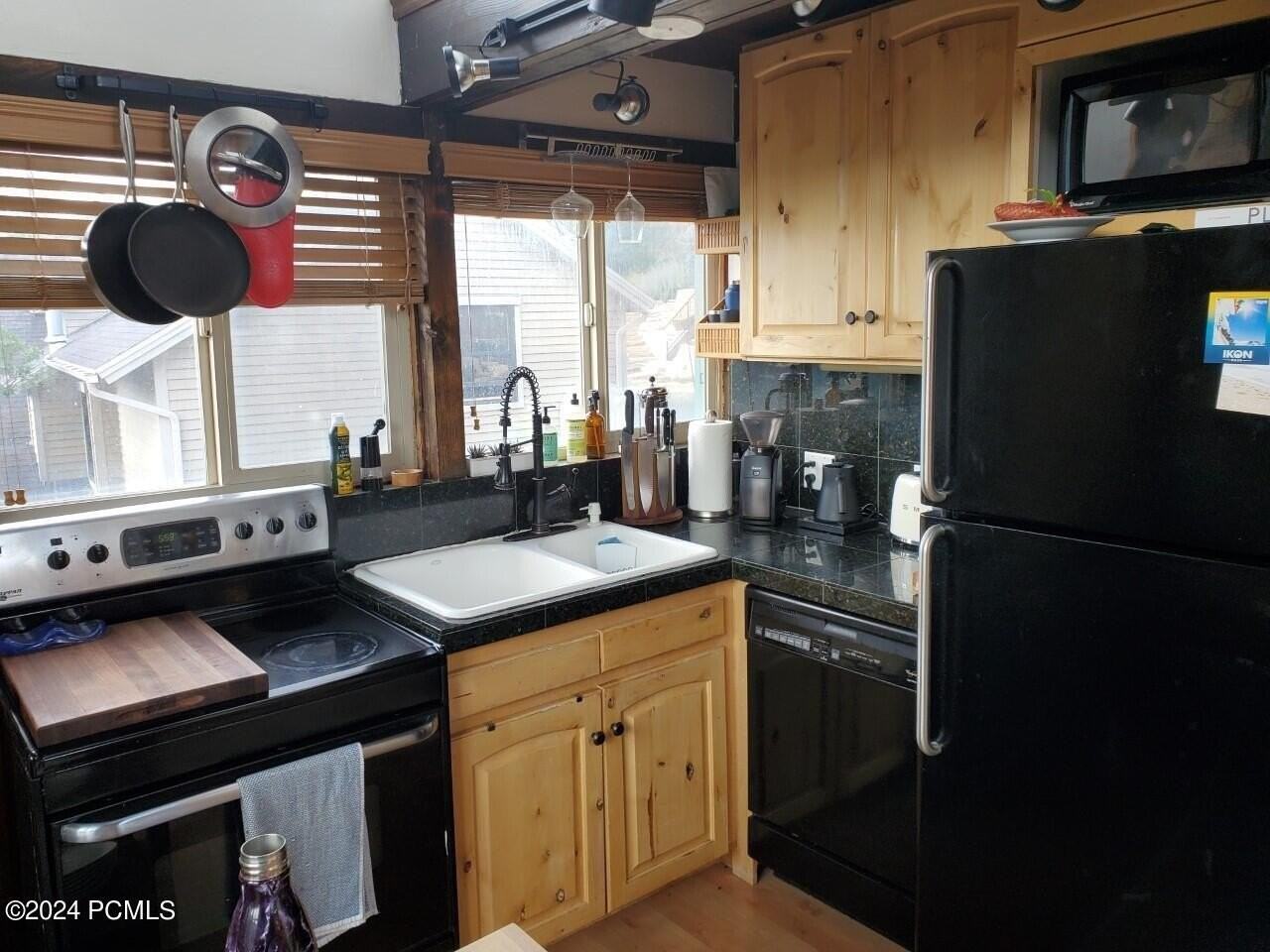 277 Mchenry Ave #A1 - Photo 5 of 18