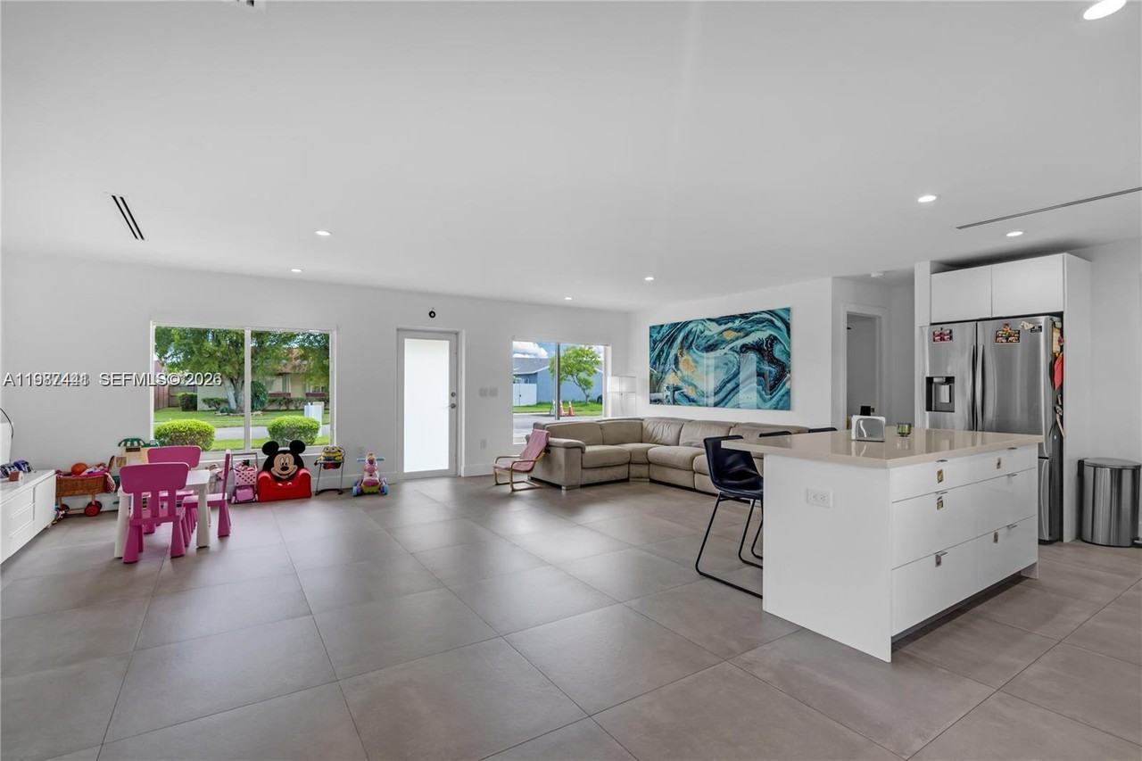 Sw 164th St #O - Photo 3 of 6