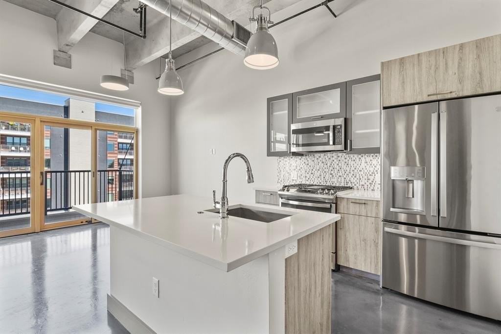 415 E Pikes Peak Ave #405 - Photo 5 of 22